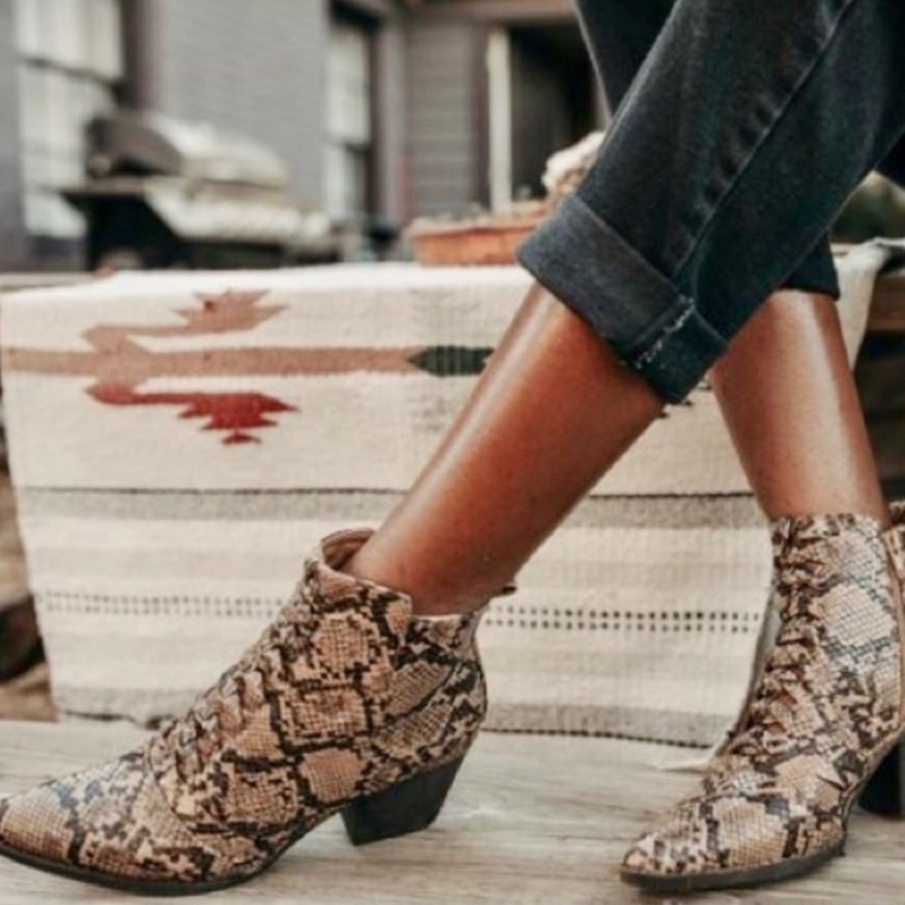 Mata Black and Tan Snake Print Booties Size 8 1/2 - Picture 2 of 3
